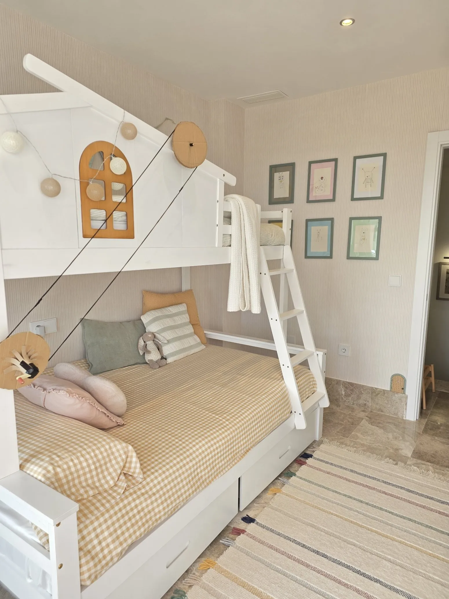 Dormitorio infantil con litera, Marbella